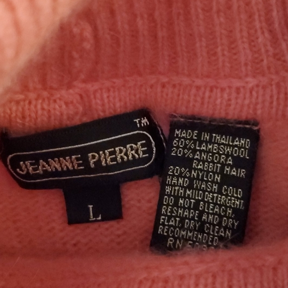 Jeanne Pierre Turtleneck - Picture 9 of 9